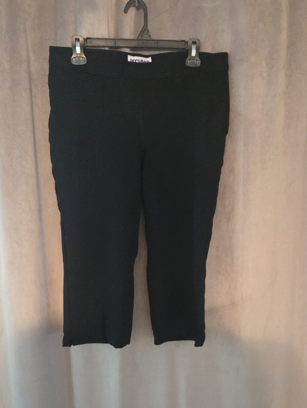 Peter Nygard Size 14 Black Ponte Cropped Pull-On Capris